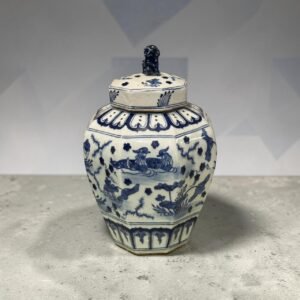 日本青花蓋罐 日本鴛鴦瓷器 鴛鴦戲水蓋罐 青花八角蓋罐 獅鈕青花瓷 荷塘青花瓷器 日本古陶瓷 日本老件擺件 日式古董花器 東方藝術擺件 古董 古物 收藏 大行日本藝術倉儲